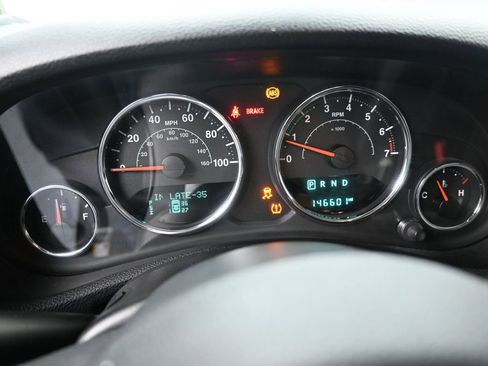 Used 2015 Jeep Wrangler Unlimited Sahara image 14