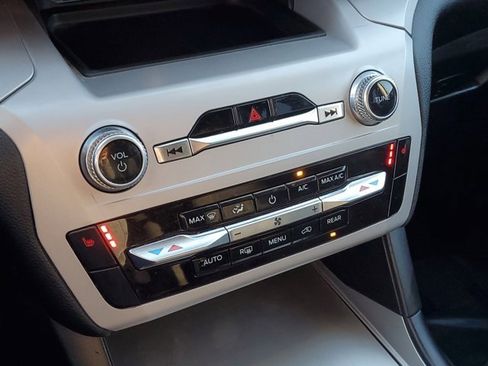 Certified 2023 Ford Explorer XLT image 26