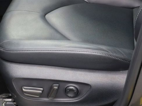 Used 2024 Toyota Highlander Platinum image 19