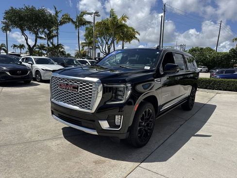 Used 2023 GMC Yukon XL Denali AWD/4WD image 9
