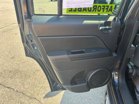 Used 2016 Jeep Patriot Latitude image 15