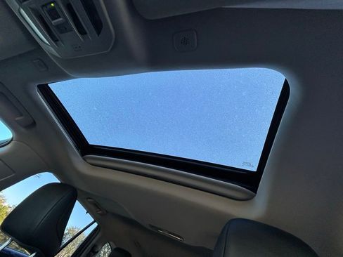 Used 2023 Toyota Highlander XLE image 32