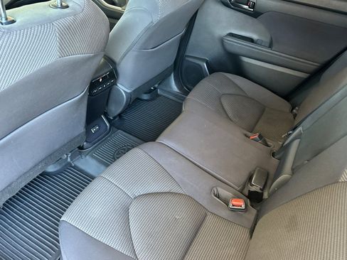 Used 2023 Toyota Highlander LE AWD/4WD image 13