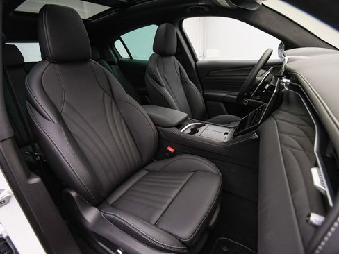 New 2025 Maserati Grecale Modena image 16