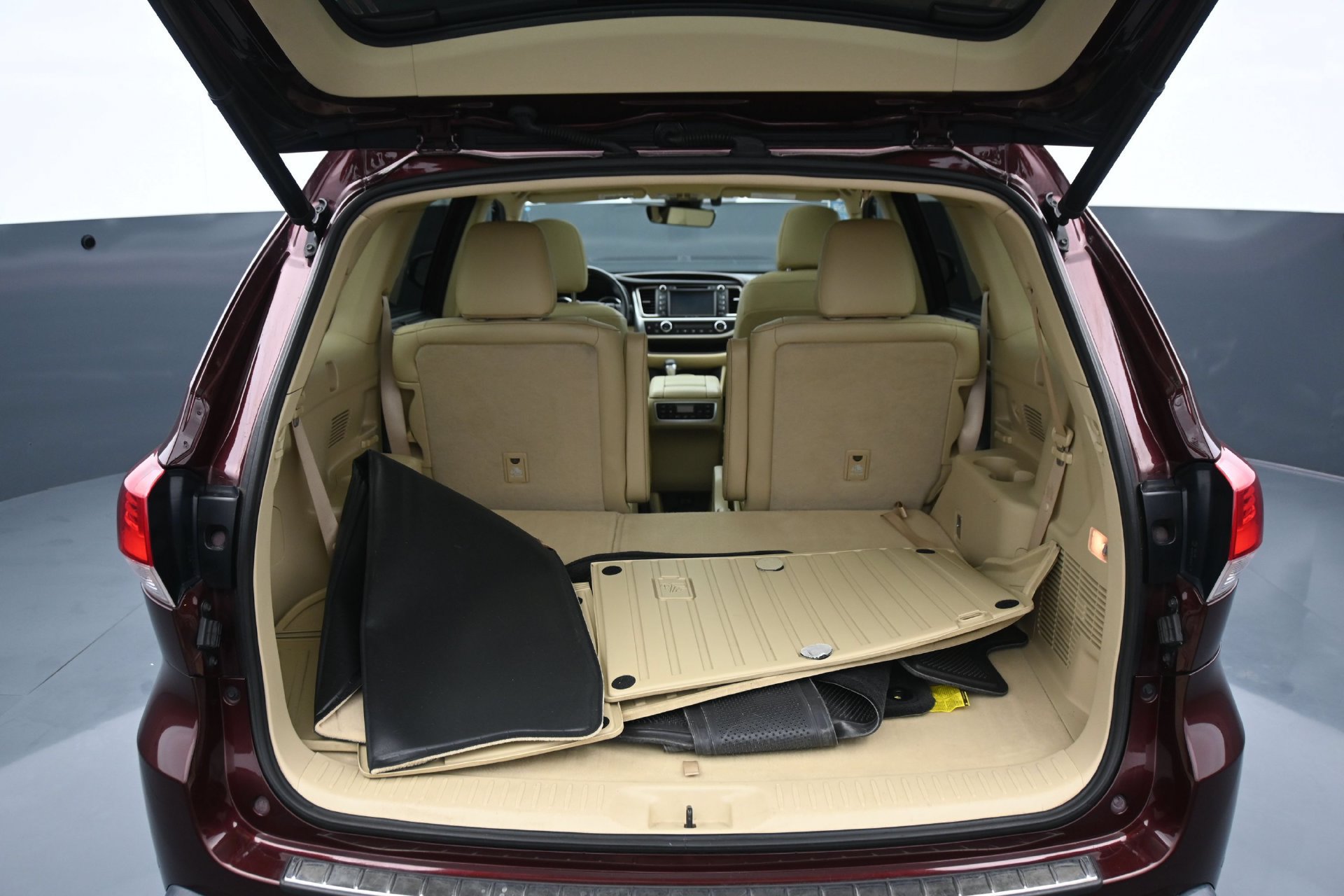 Used 2018 Toyota Highlander Limited Platinum w/ Carpet Mat Package (TMS) AWD/4WD image 15