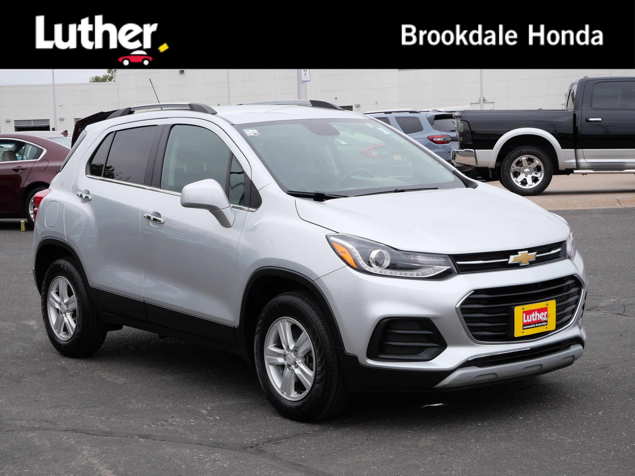Used 2017 Chevrolet Trax LT w/ LT Convenience Package AWD/4WD image 1