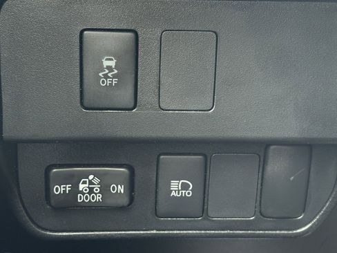 Used 2023 Toyota Tacoma SR5 w/ Technology Package AWD/4WD image 3
