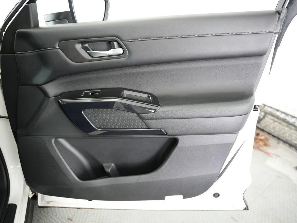 Used 2022 Nissan Pathfinder SV w/ SV Premium Package AWD/4WD image 51