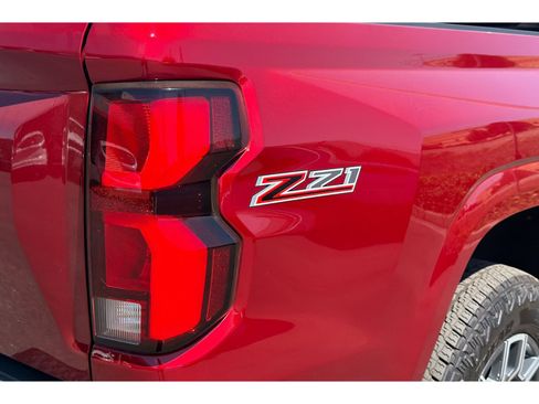 Used 2025 Chevrolet Colorado Z71 AWD/4WD image 7