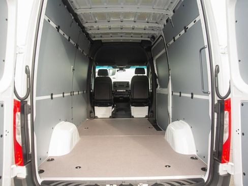 Used 2025 Mercedes-Benz Sprinter 2500 image 40