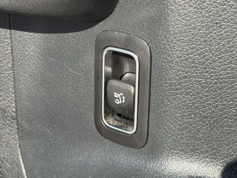 Used 2025 Mercedes-Benz GLB 250 4MATIC image 16