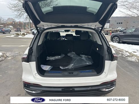 Used 2026 Lincoln Nautilus Premier image 11