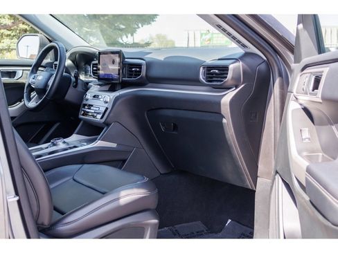 Used 2024 Ford Explorer XLT w/ Equipment Group 202A AWD/4WD image 10