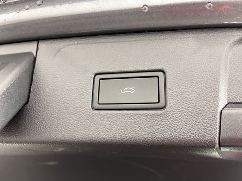 Used 2024 Volkswagen Atlas SEL image 13