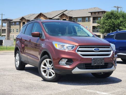 Used 2018 Ford Escape SE w/ SE Sync 3 Package FWD image 1