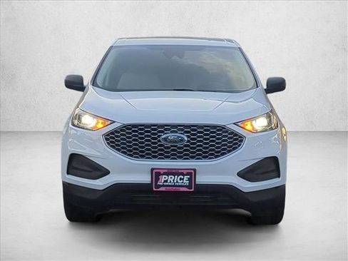 Used 2024 Ford Edge SE image 2