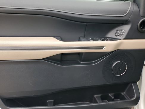 Used 2022 Ford Expedition XLT image 22