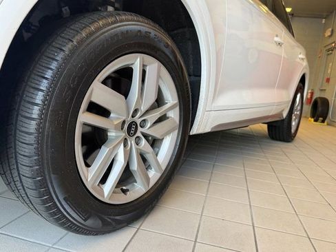 Certified 2022 Audi Q5 2.0T Premium w/ Convenience Package AWD/4WD image 10