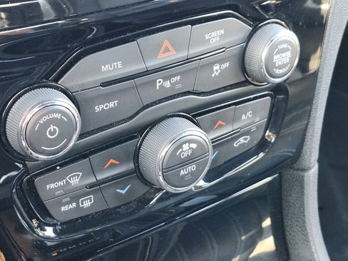 Used 2023 Chrysler 300 S image 33