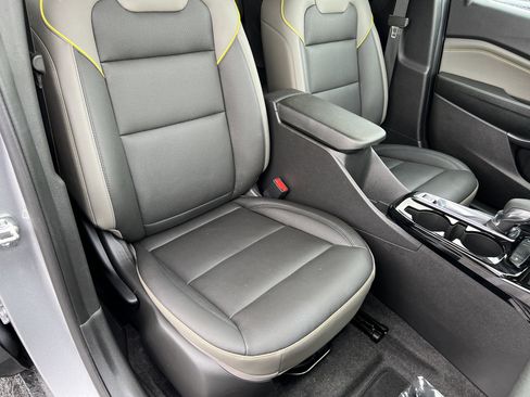 Used 2025 Chevrolet Trax ACTIV w/ Driver Confidence Package FWD image 24