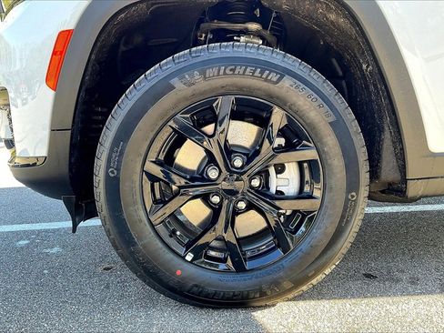 New 2025 Jeep Grand Cherokee L Altitude image 12