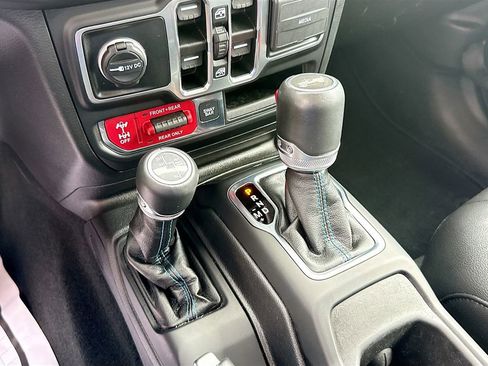 Used 2023 Jeep Wrangler Unlimited Rubicon 4xe w/ Cold Weather Group AWD/4WD image 18