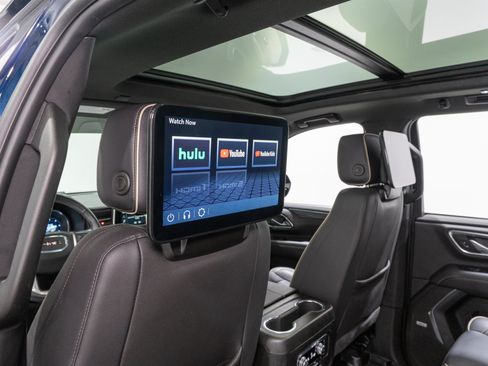Used 2024 GMC Yukon SLT w/ SLT Luxury Package AWD/4WD image 32