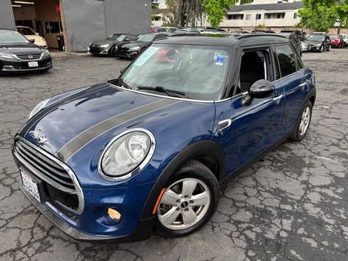 Used 2016 MINI Cooper 4-Door Hardtop image 9