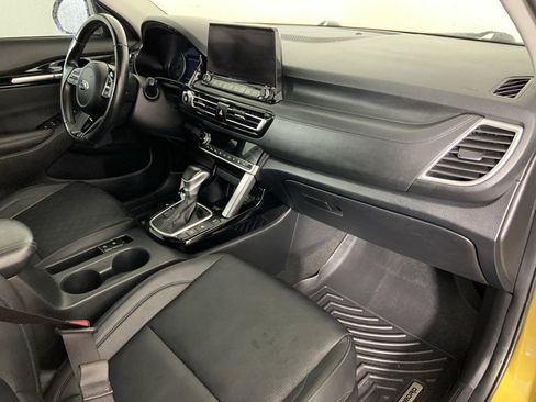 Used 2021 Kia Seltos SX w/ SX Sunroof Package image 27