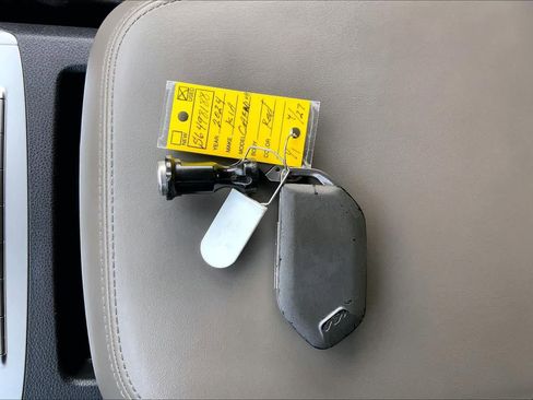 Used 2025 Kia Carnival FWD image 15