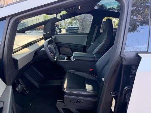 Used 2025 Tesla Cybertruck AWD Crew Cab image 9