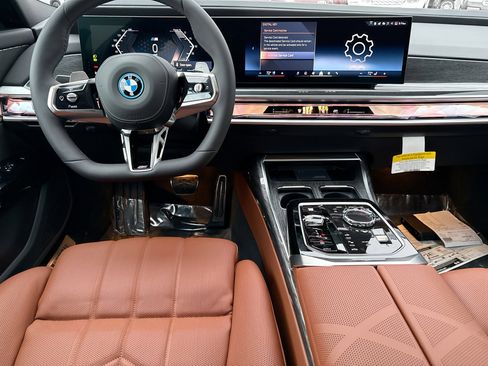 New 2026 BMW 750e xDrive w/ Executive Package image 19