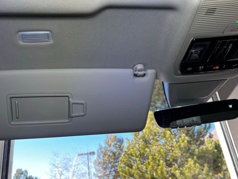 Used 2025 Volkswagen Atlas SEL Premium R-Line image 35