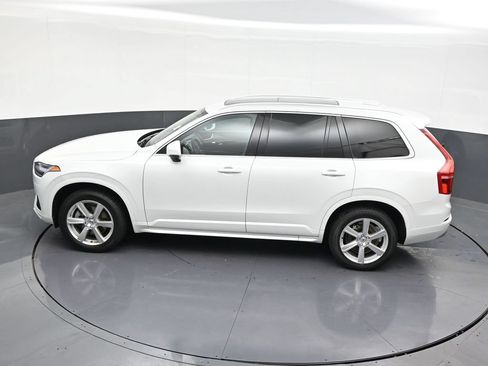 Used 2022 Volvo XC90 T5 Momentum FWD image 16