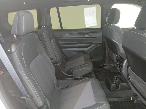 Used 2024 Jeep Grand Cherokee L Laredo w/ Luxury Tech Group I AWD/4WD image 10