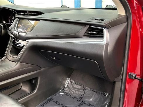 Used 2017 Cadillac XT5 Luxury w/ Driver Awareness Package image 16