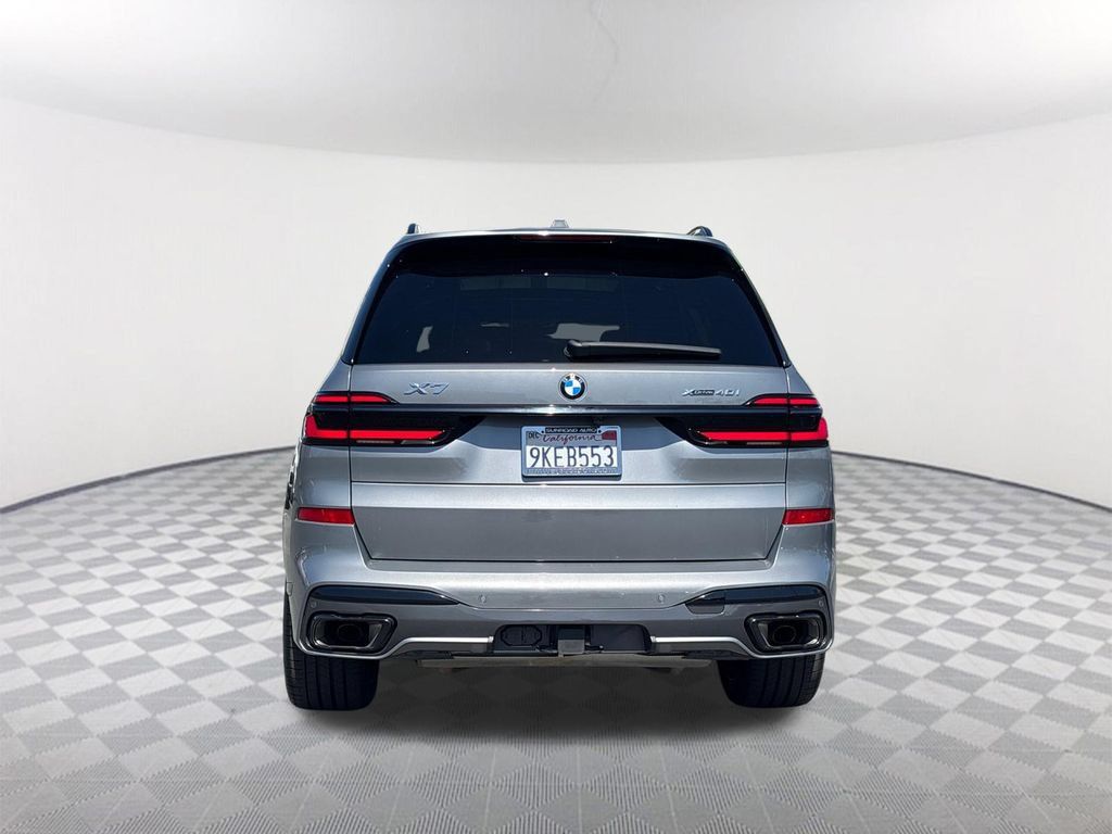 Used 2024 BMW X7 xDrive40i w/ M Sport Package AWD/4WD image 5
