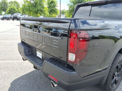 Used 2026 Honda Ridgeline Black Edition image 14