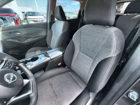 Used 2023 Nissan Rogue SV image 11