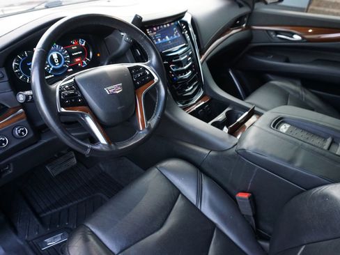 Used 2017 Cadillac Escalade Premium Luxury image 31