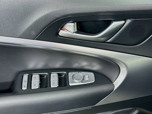 Certified 2025 Genesis G70 2.5T image 18