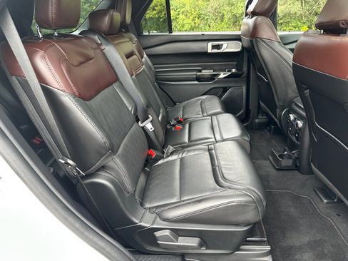 Used 2023 Ford Explorer Platinum image 36