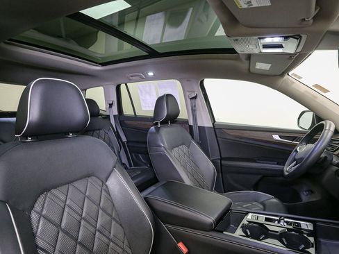 Certified 2024 Volkswagen Atlas SEL Premium R-Line AWD/4WD image 22