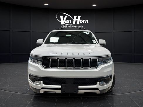 Used 2022 Jeep Wagoneer Series III w/ Premium Group I AWD/4WD image 2