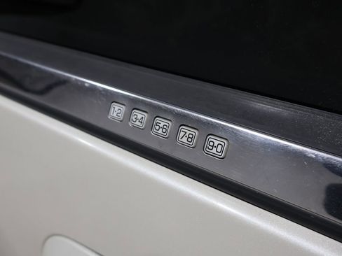 Used 2006 Lincoln Navigator Luxury image 18