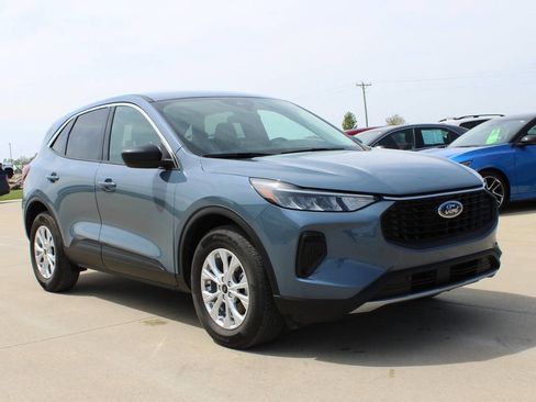 Used 2024 Ford Escape Active AWD/4WD image 3