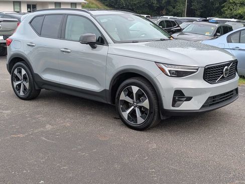 Used 2026 Volvo XC40 B5 Plus AWD/4WD image 8