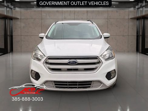 Used 2018 Ford Escape SE image 2