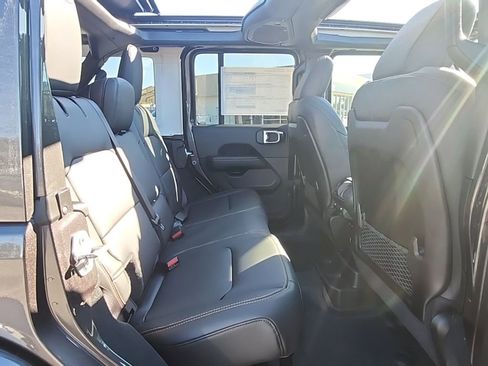 New 2026 Jeep Wrangler Unlimited Sahara AWD/4WD image 17