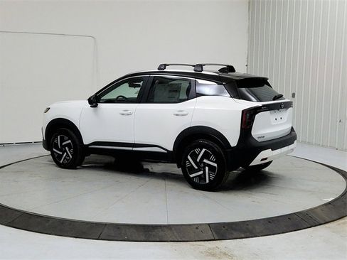 New 2026 Nissan Kicks SV w/ SV Premium Package image 5